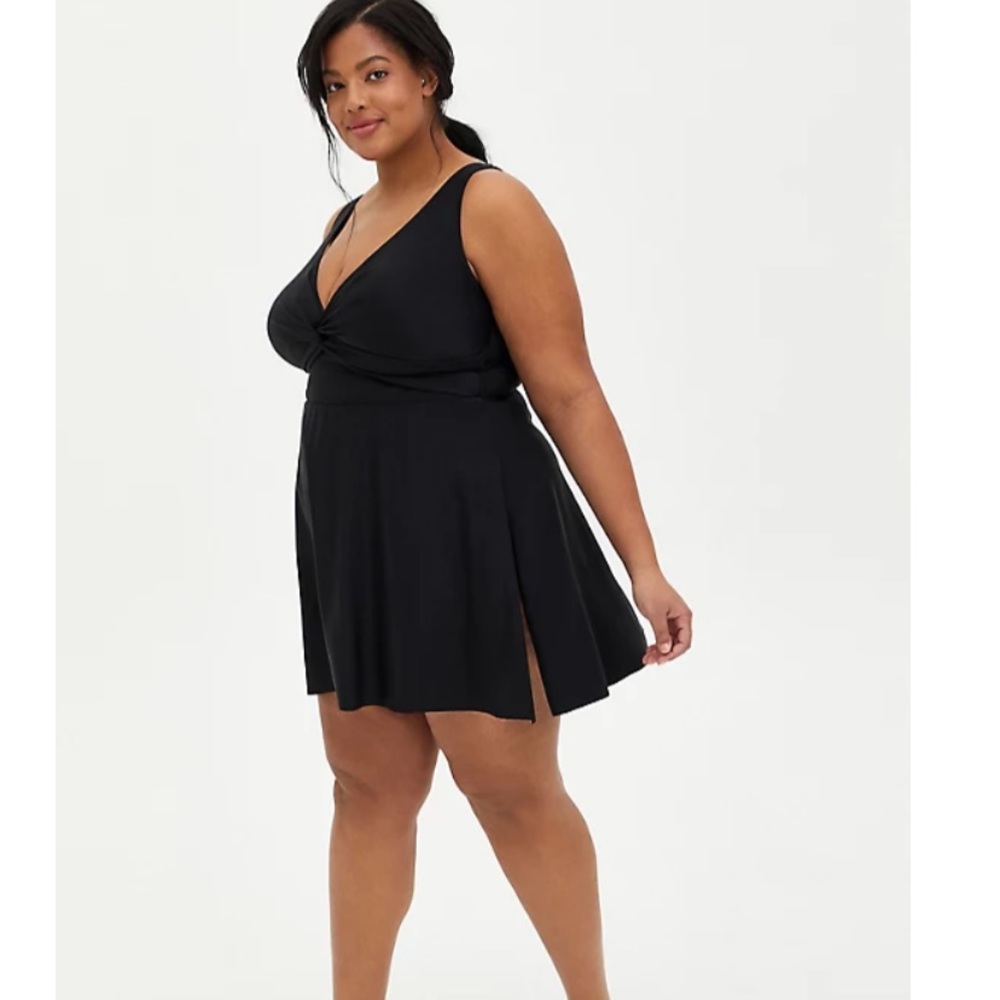 Torrid Size 6 Black wireless knot one piece- long
